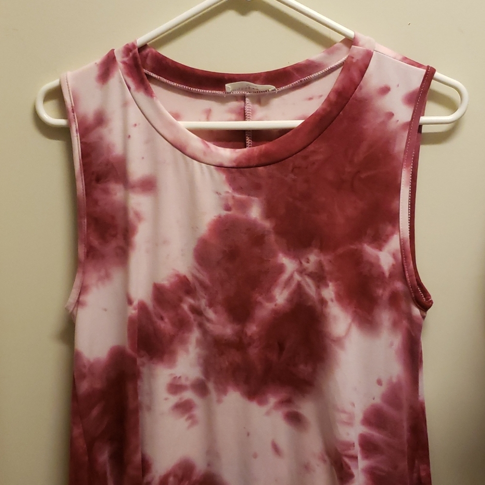 Tie dye flowy tank top Nwot